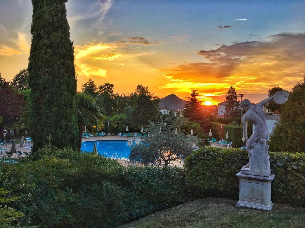 Hotel Des Bains Terme Montegrotto Terme Exterior foto